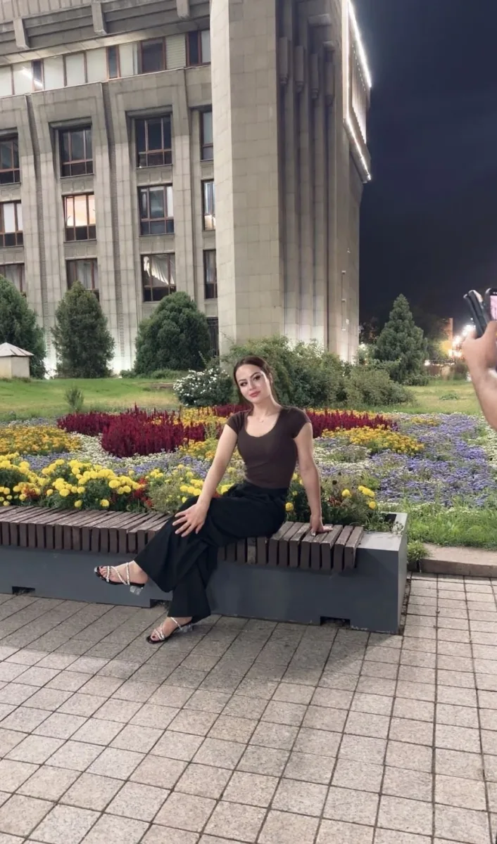 Мира — в полный рост, Алматы